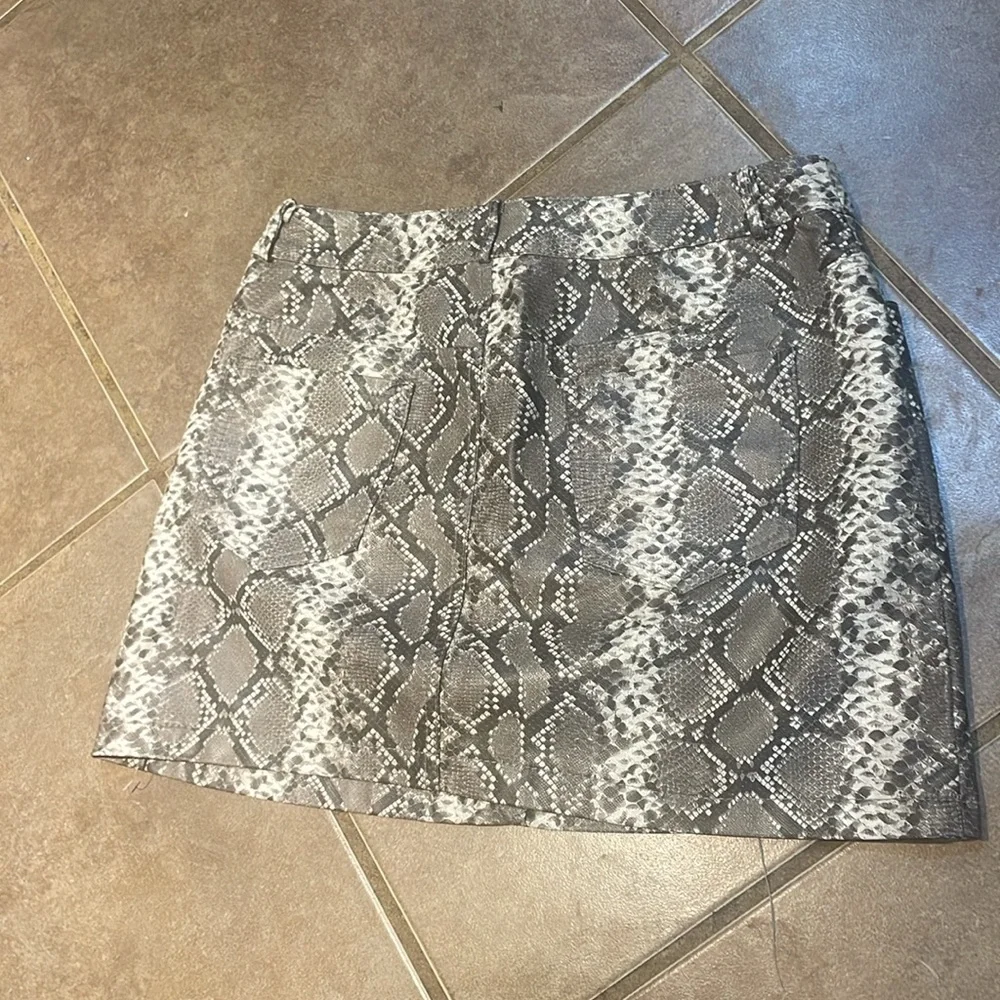 NEW Vigoss Skirt! Size small